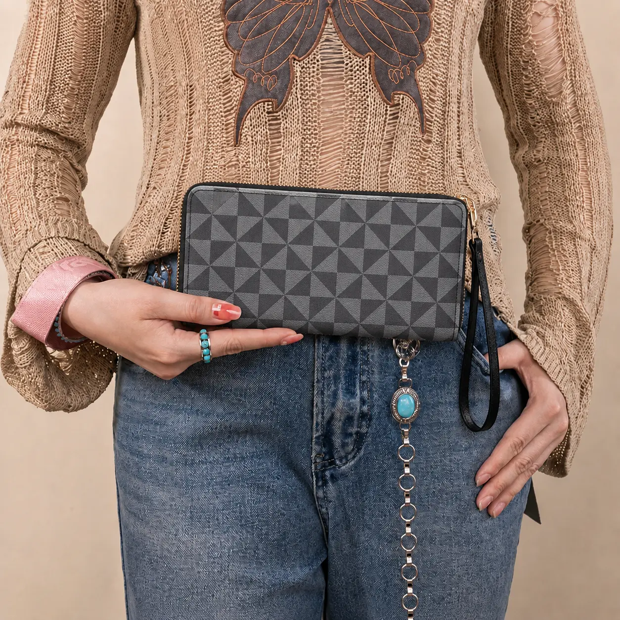 Women's Black Geometric Print Long Wristlet Wallet, Zip Around Clutch Purse with Wrist Strap, Large Capacity Wallet for Cards, Cash & Phone