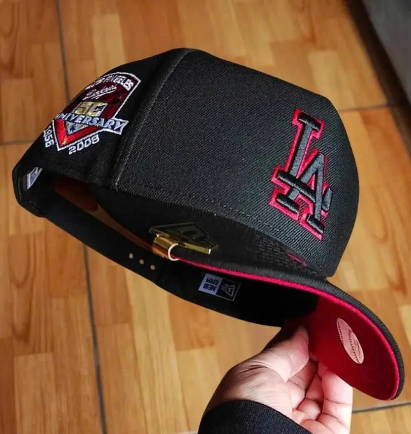Black New Era Los Angeles Dodgers 9FORTY Curved Brim Baseball Hat, Red Embroidered LA Logo & Red Undervisor, MLB Streetwear Cap, Collector’s Limited Edition 2026 Urban Streetwear Gorra premium, moda urbana para hombres y mujeres