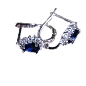 arete Huggies con zirconia azul plata.925