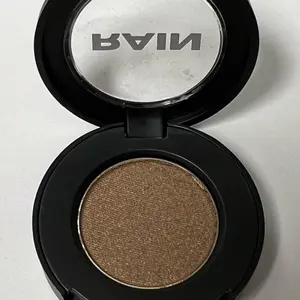 Wet or dry eyeshadow