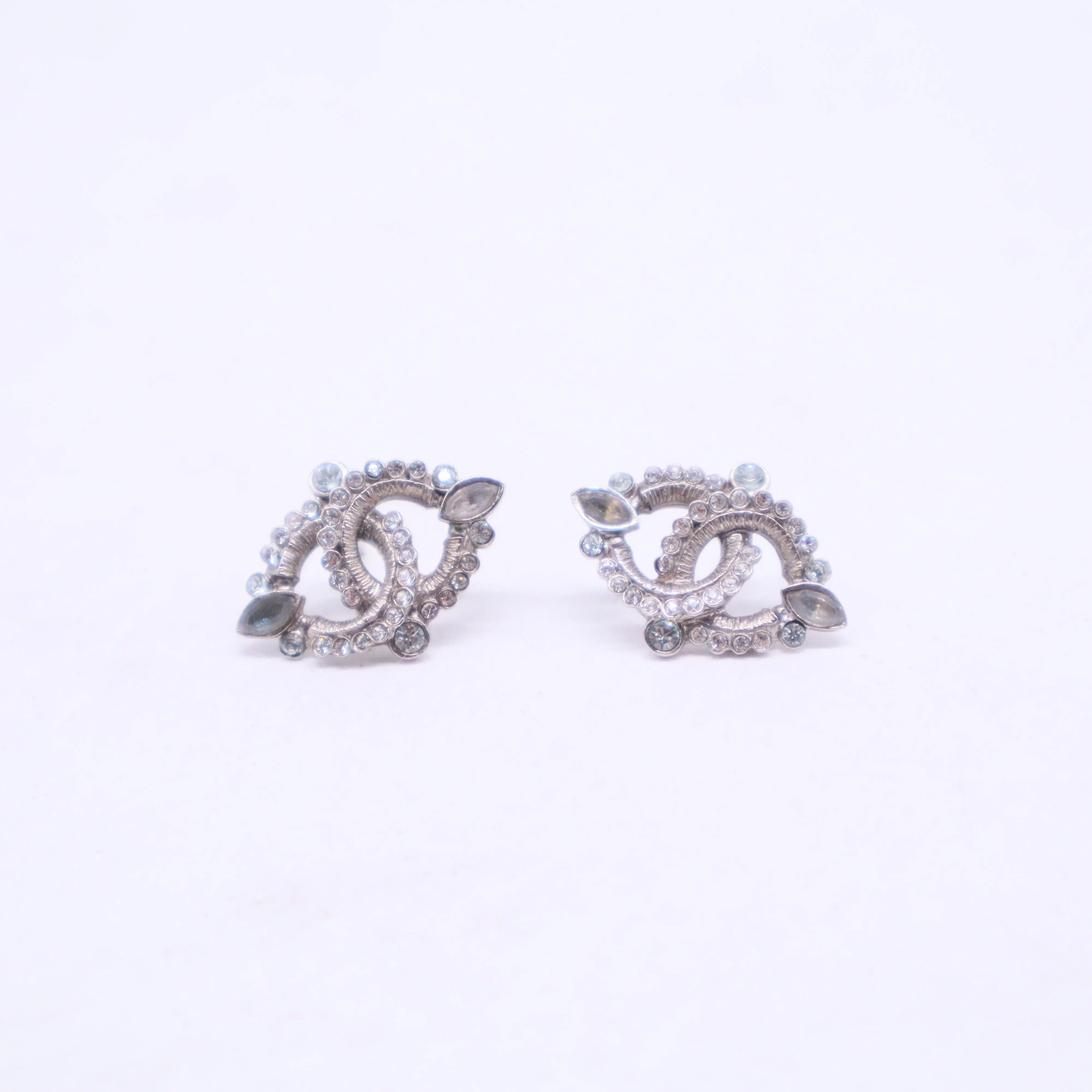 Pre-owned Chanel Silver CC Crystals Earrings W20582
