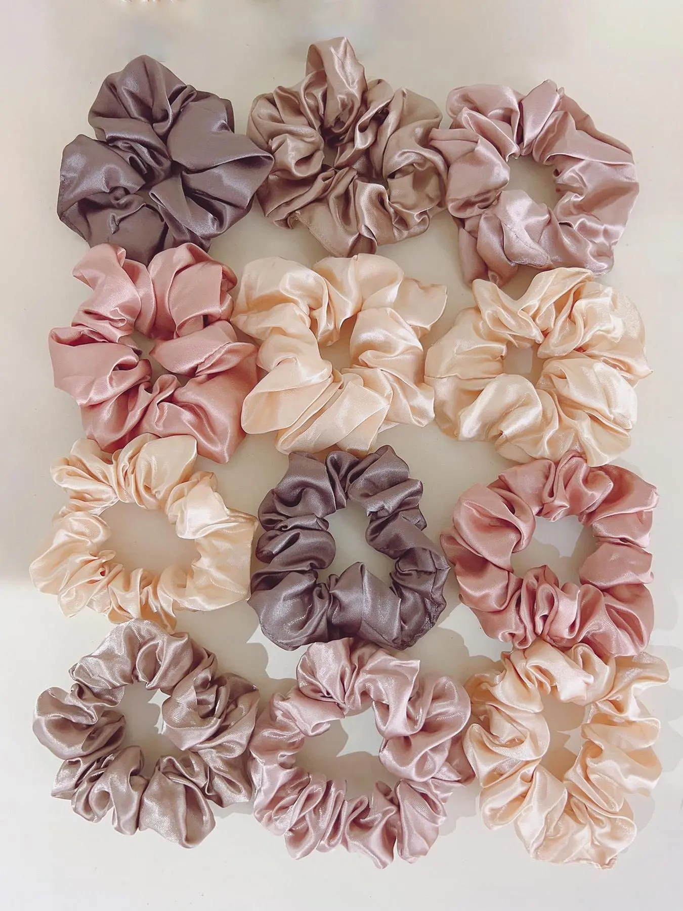 12-Piece Multicolor Elastic Band Scrunchies Hair Ties Set, Elastic Hair Accessory, for Everyday Hairstyles, 2 Different Sizes, Versatile Hair Bands for All Hair Types, Hair Styling Accessories