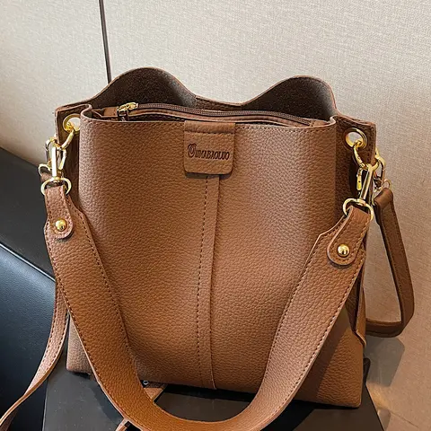 Soft waxed leather bucket bag, fashionable, casual and versatile wide shoulder strap crossbody bag, textured and trendy one-shoulder commuter bag, suitable for daily wear, commuting and other scenarios, Aesthetic shoulder handbag