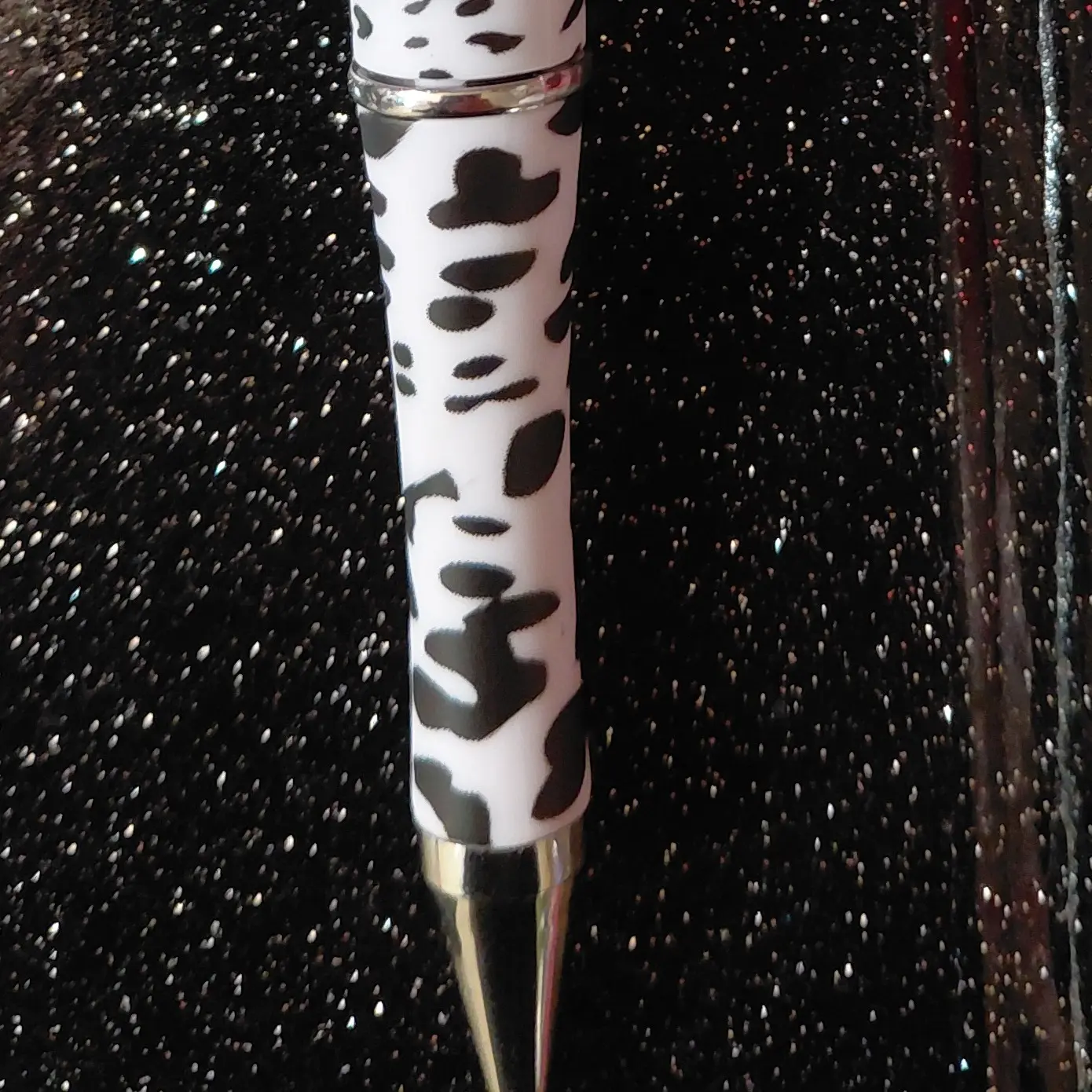 One beaded pens with one free ink refill