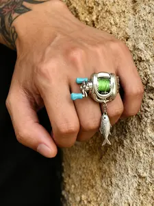 Mini fishing reel ring jewelry, realistic spinning reel design, portable accessory, birthday gift, men's ring, with fish-shaped pendant, fishing reel theme.