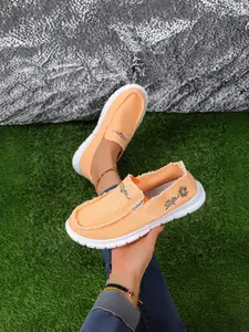 Unisex Casual Low-Top Cloth Shoes with Daisy Embroidery, Soft and Slip-Resistant Denim Loafers, Stylish and Wear-Resistant Footwear