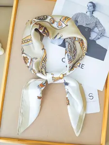 70*70cm Lightweight Silk Scarf for Women, Outdoor Sun Protection Shawl with Woven Construction and Classic Floral Chain Print Pattern, Elegant Boho Square Scarf for Every Season
