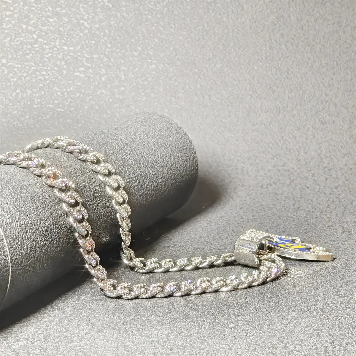 (Baltimore) B.R. Sparkling Rhinestone Chunky Cuban Chains Necklace Set - Raven Graphic Pendant, Minimalist Design, 3pcs Casual Trendy Jewelry, Gold & Silver, Fade-Resistant High-Quality Fashion Gift