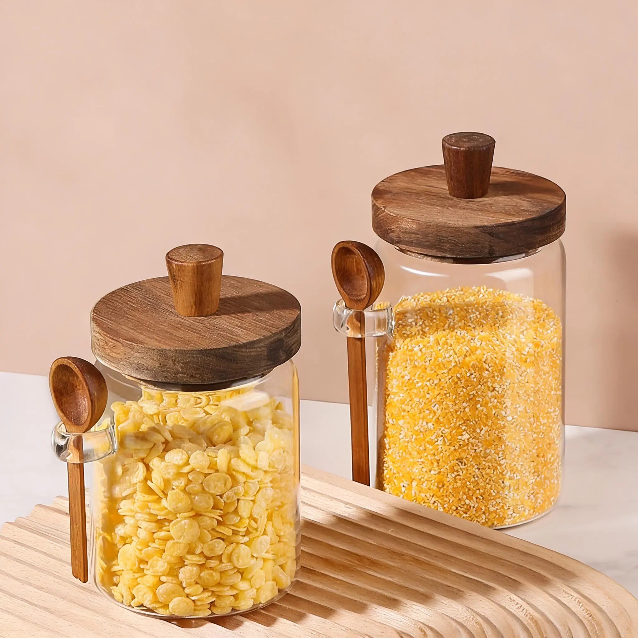 600 ml transparent round glass storage jar with a sealed design, reusable; comes with a bamboo lid and scoop, suitable for storing bath salts, oats, and various grains—an excellent kitchen storage helper.