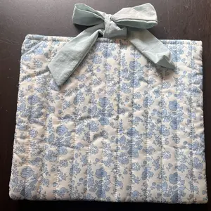 Quilted Book Sleeve, Polyester Home Organiser, Lightweight Modern 1-Size Storage Bag for Home Supplies