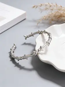 1 piece of stainless steel classic thorned open bracelet, street-style jewelry, suitable for wearing at concerts, a delicate gift for girlfriend on birthdays and anniversaries