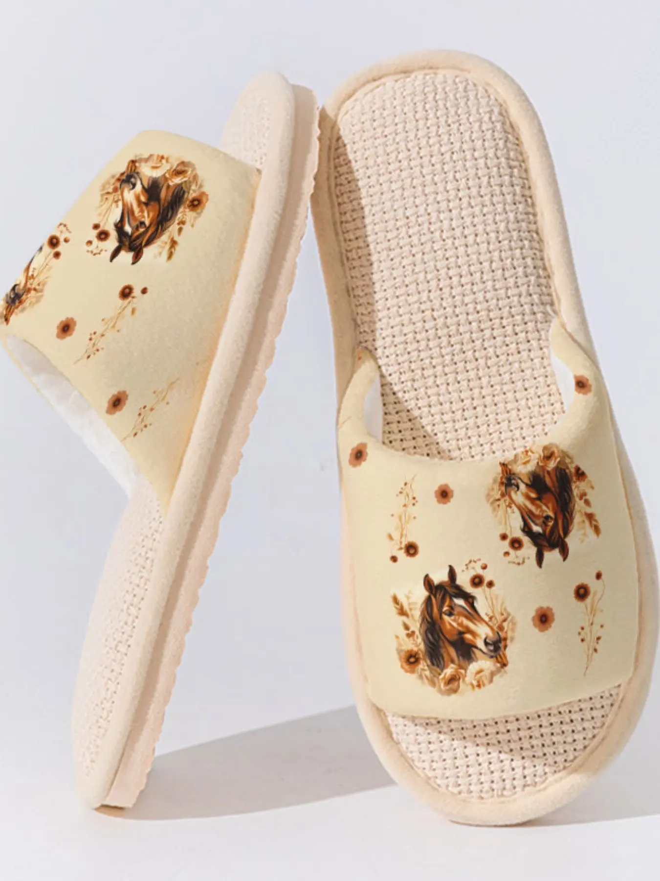 Retro Horse Linen Slippers, Lightweight Non-Slip Indoor Home Shoes for Family All Seasons