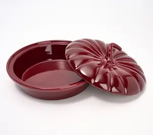 Le Creuset 9" Figural Stoneware Pumpkin Baker w/ Lid Le Creuset 9" Figural Stoneware Pumpkin Baker w/ Lid