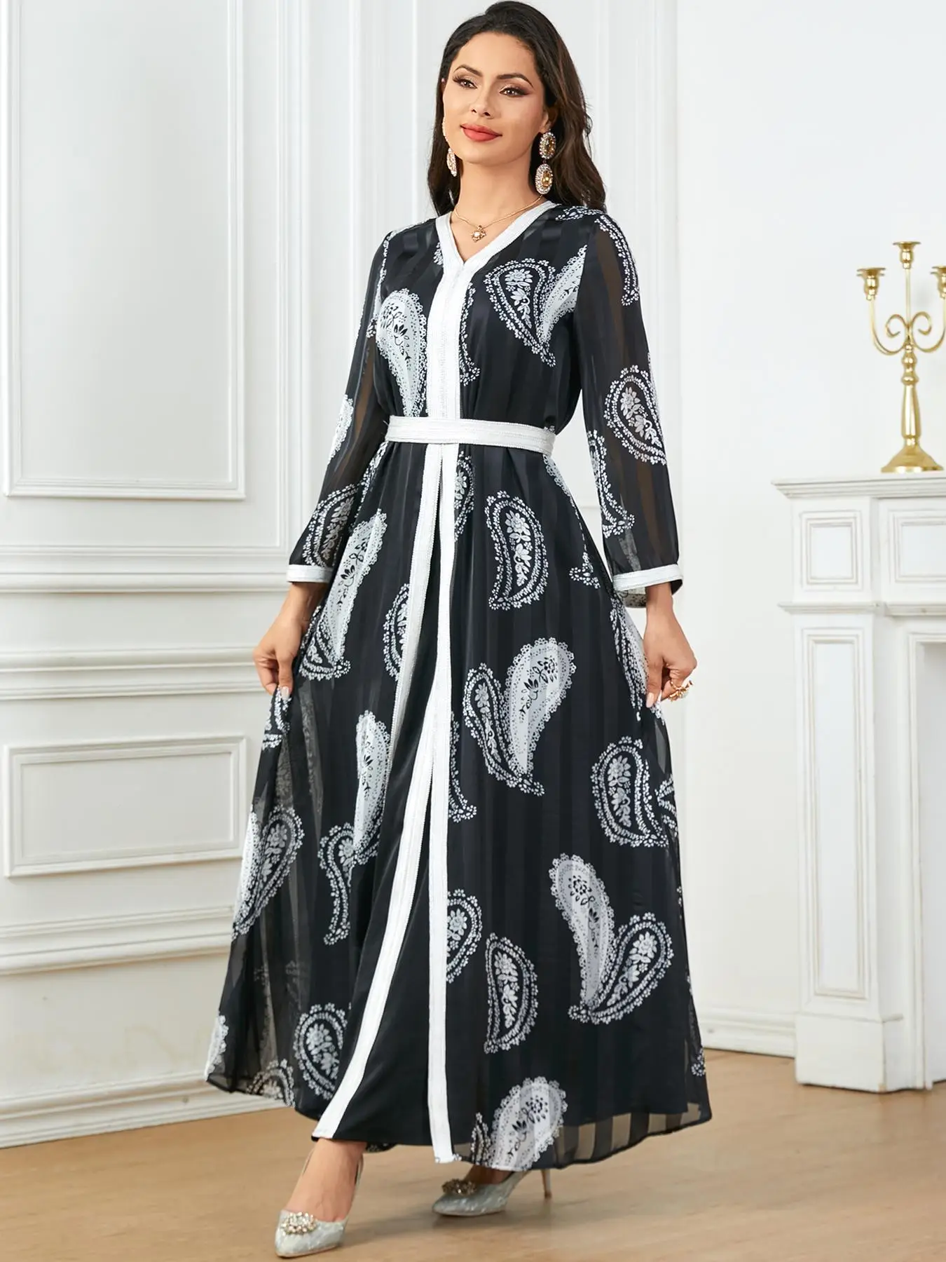Two-Piece Set Women's Ethnic Pattern Belted Dress Islamic Set, Retro Long Sleeve V Neck Split Thigh Dress, Women's Islamic Clothing for All Seasons