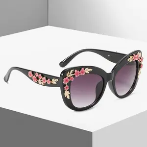 2026 Oversized Cat Eye Sunglasses Women Luxury Summer Flower Eyewear Oversized Gradient Female Elegant Sun Glasses Shades  Retro Cat-Eye Sunglasses Floral-Patterned Plastic Shades With Gradient Lenses (Unisex)