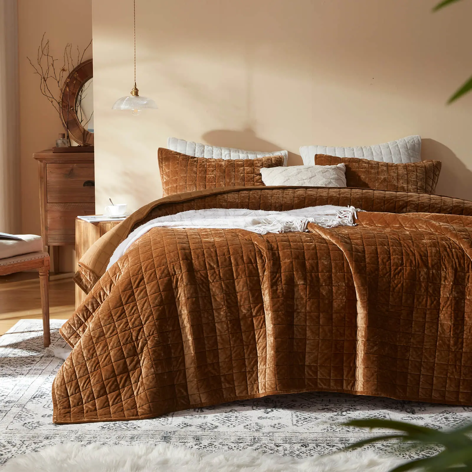 Lightweight Velvet Comforter Set with 2 Pillow Shams - Breathable Quilt, Soft Bedding, Decorative, Cozy Yet Breathable All Year Bedspread Coverlet Collection, Breathable Quilt Set