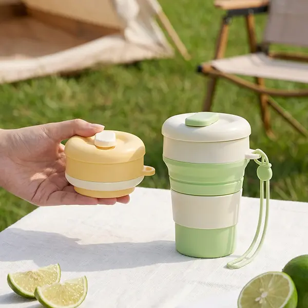 12oz Collapsible Silicone Cup with Lid, Food Grade Foldable Travel Cup with Heat-Resistant Sleeve & Non-Slip Base, Portable Leakproof Folding Coffee Cup for Camping, Hiking, Travel, Airport, Home & Office Use