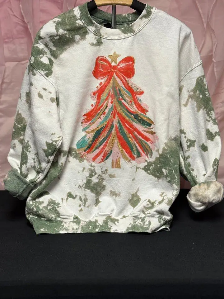 Artistic Christmas Tree Crewneck - Long Sleeve Hand-Bleached Marbled Green & White Sweatshirt for Festive Holiday Gatherings