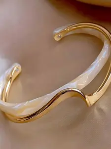1 piece gold-plated open bangle, light luxury and versatile, elegant jewelry for daily commute.