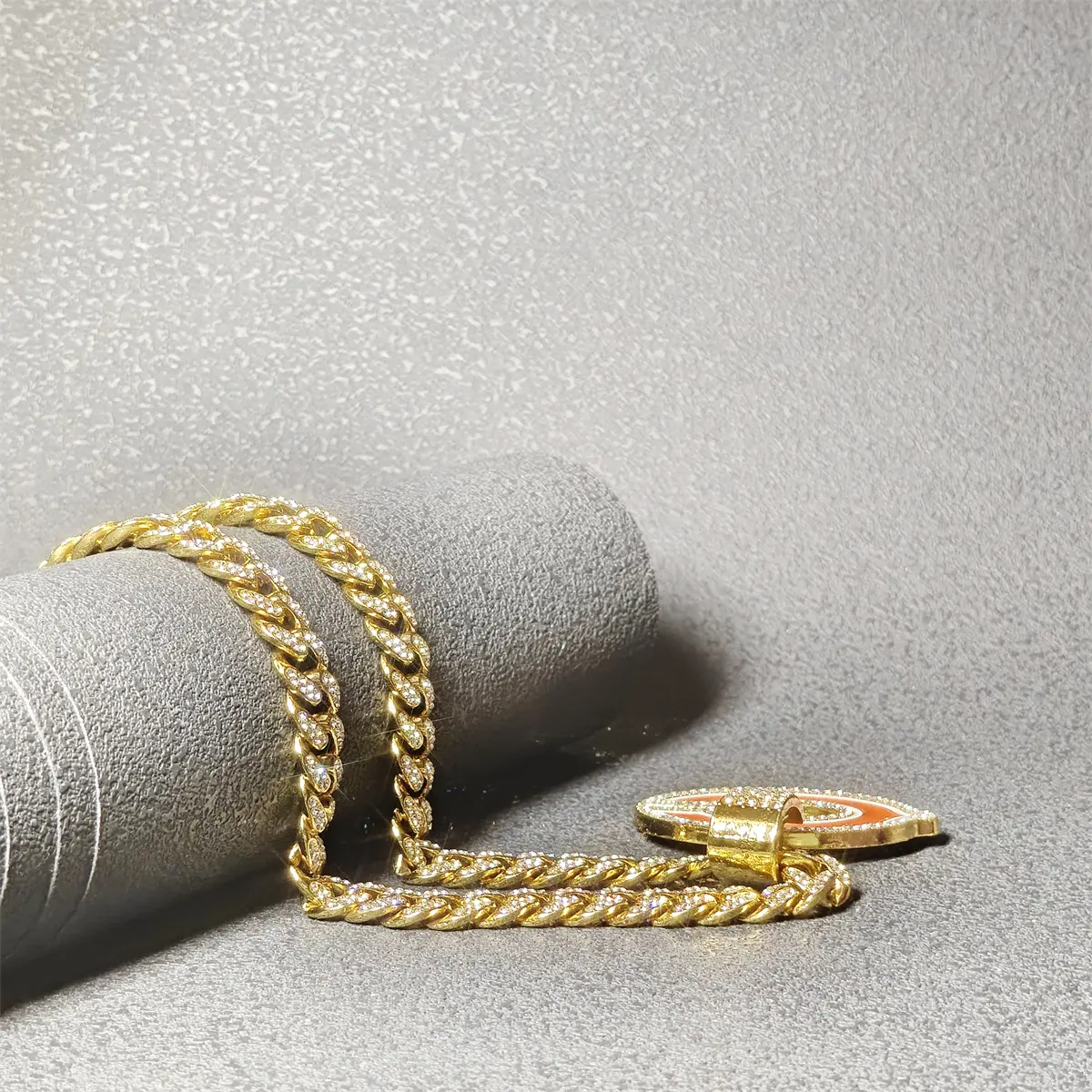 Hip-Hop sparkling Rhinestones Cuban Necklace [C.B.] Letter “C” Bear Graphic Pendant, Men's Style Chain for Woman, 3pcs set Gift, Gold & Silver, A necklace that does not fade easily and is of high quality
