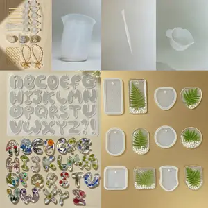 121Pcs Silicone Keychain Resin Molds Set with Hole,Alphabet Silicone Molds ,letter keychain, Geometric Molds ,with  30 Jump Rings,Measuring cup silicone,small  gift resin art diy creative gift，diy resin uv resin kit，creative craft resin starter kit