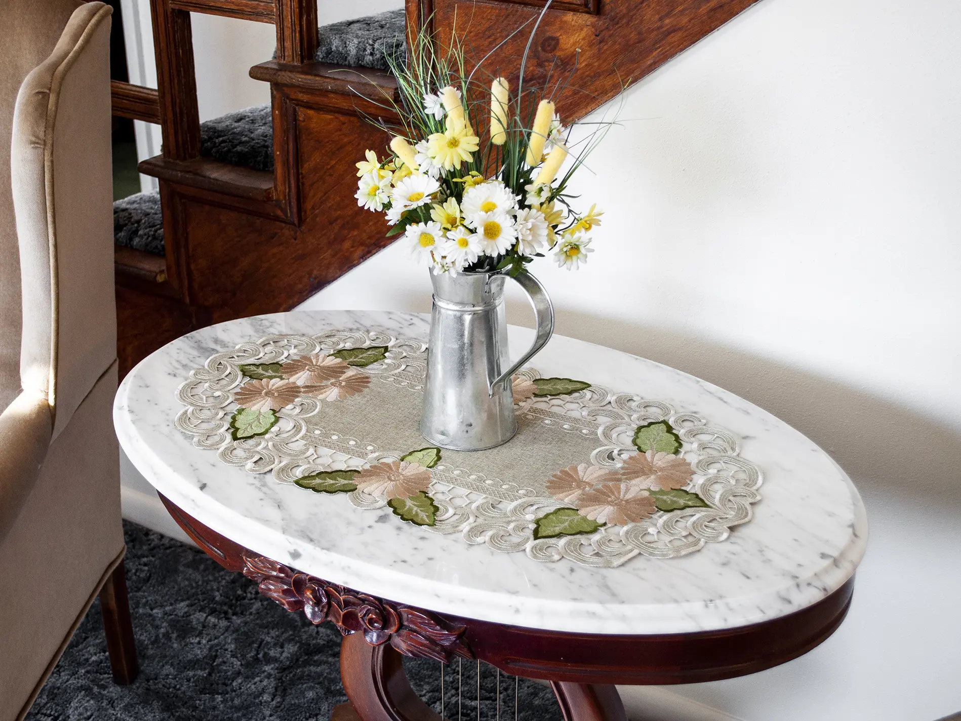 Linens Art And Things - Classic, Elegant Embroidered Fleur Latte Gold Daisy Table Runner, Wrinkle Resistant, Durable Sage Green Kitchen Linen for All Seasons
