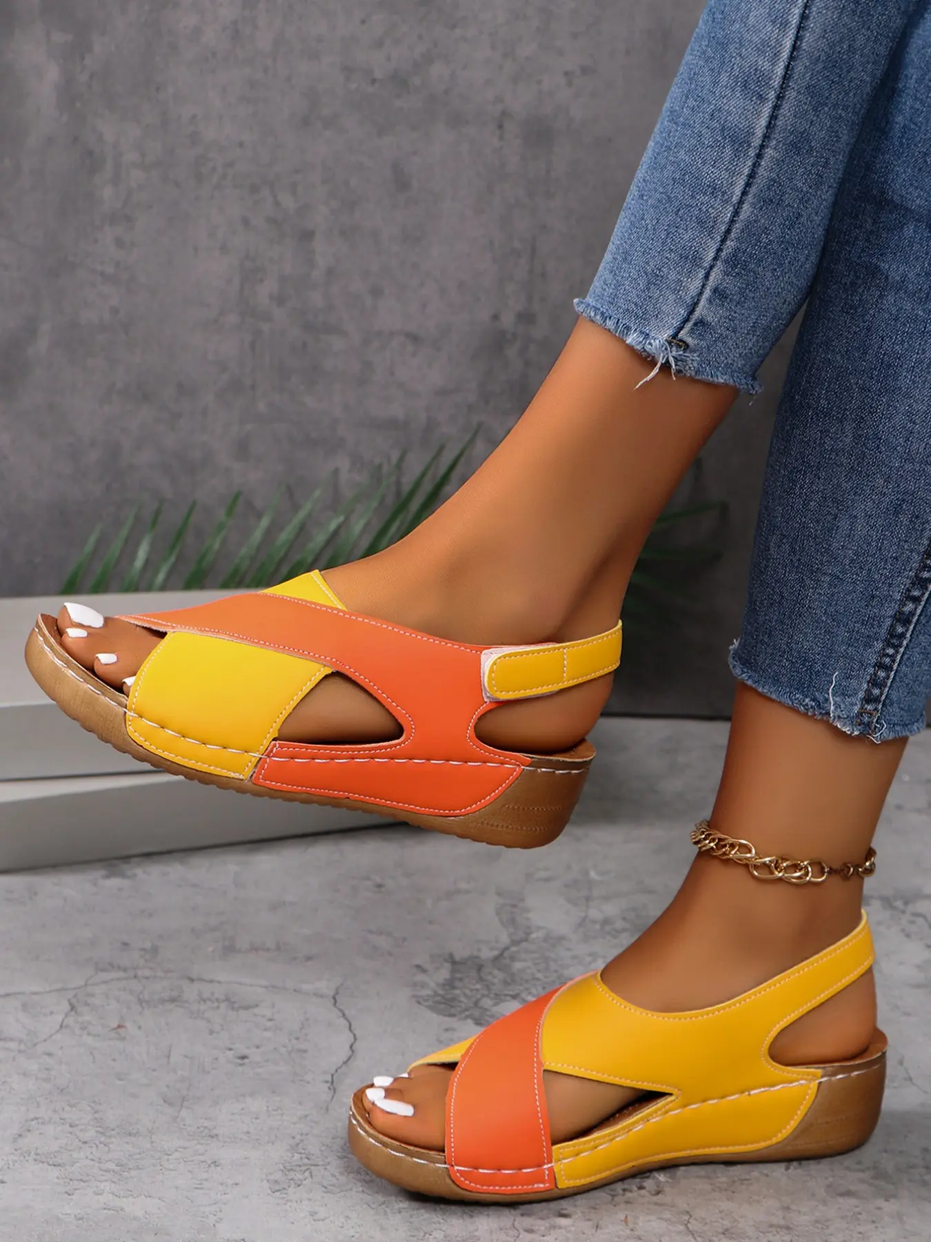 Summer retro color blocked wedge sandals for women, classic cross strap versatile casual sandals, lightweight and comfortable vacation women's shoes, sponge sandals,