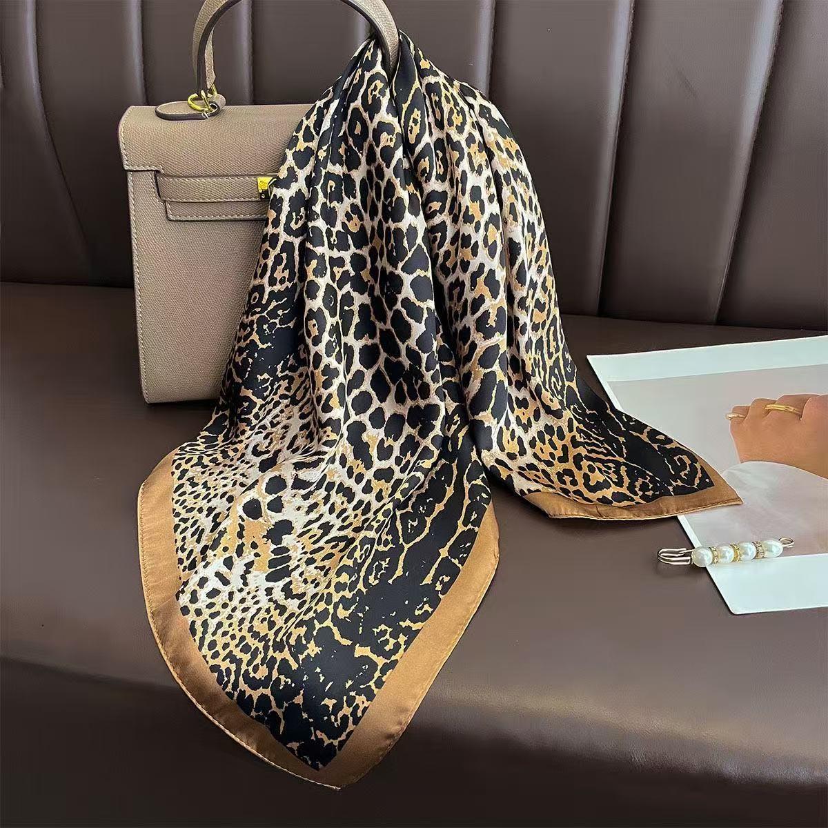 Women’s imitation silk scarf, women’s headscarf, handkerchief, genuine silk scarf, elegant square leopard print silk scarf—suitable for weddings, parties, art dates, outings, travel, and as a gift for women.