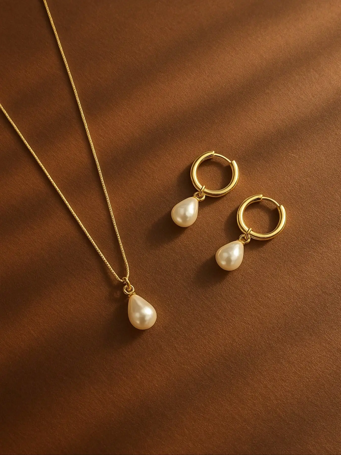 3pcs Stainless Steel Waterproof And Non-Fading Stylish Women's Gold Water Droplet Pearl Hoop Earrings and Necklace Jewelry Set, Minimalist Elegant Suitable For Women's Daily Wear， Dating, Party, Gift For Friends And Family