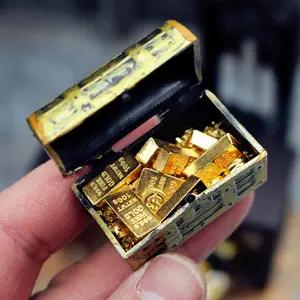 Miniature Dollhouse Treasure Chest Accessories, Gold Coin & Bar Model, Perfect for Miniature House Decorations, Collectible Toy, Playhouse