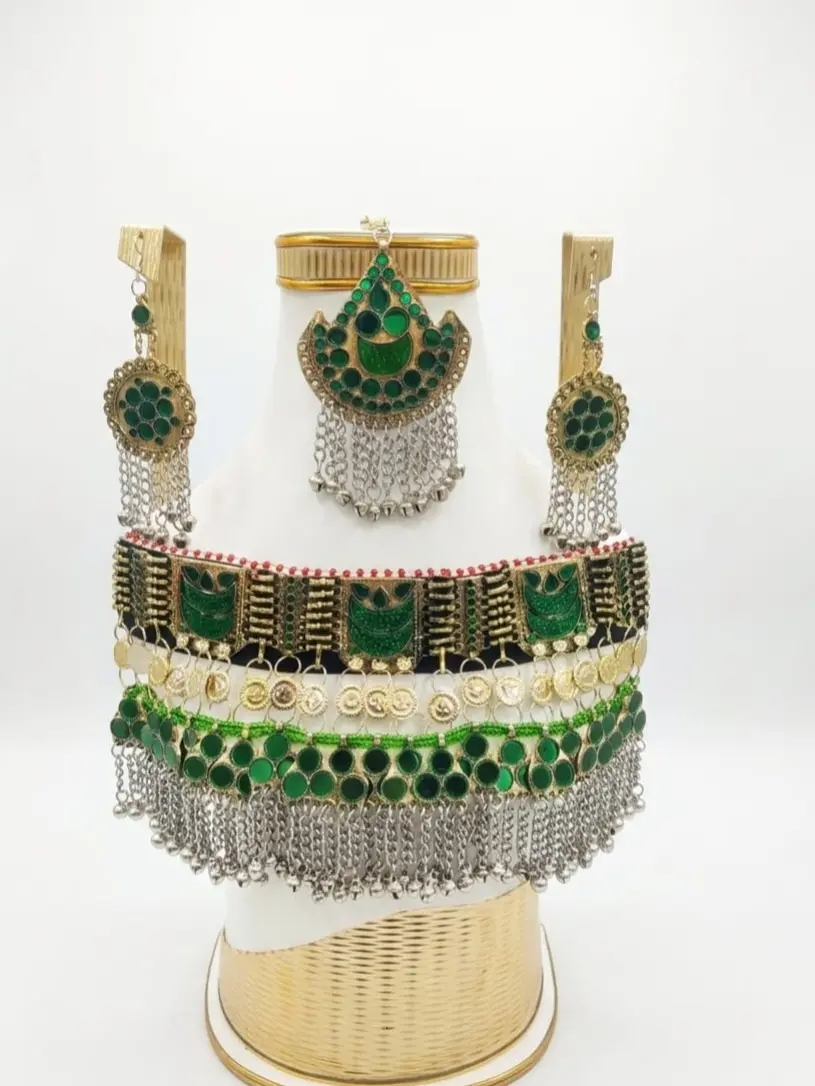 Women's 2-Piece Bohemian Alloy Bridal Matching Jewelry Set - Luxury Green Artificial Gemstone Choker Necklace & Dangling Chain Earring Set, Antique Gold Finish, Costume Jewelry for Wedding, Cultural Events