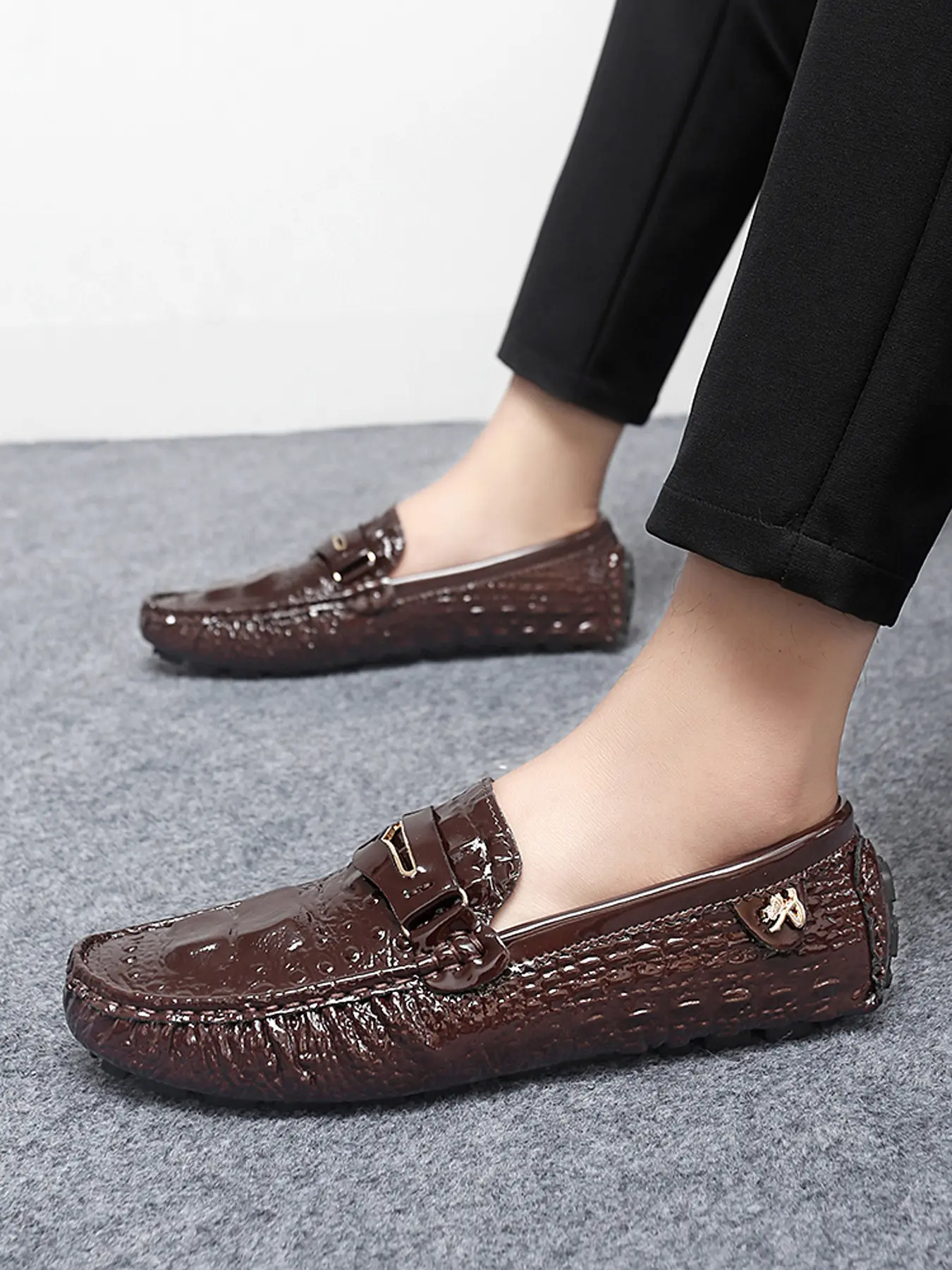 Men Women Alligator Texture Loafers Casual Slip On Comfortable Lightweight Flat Shoes Round Toe Rubber Sole Casual Business Party Wedding Dating
