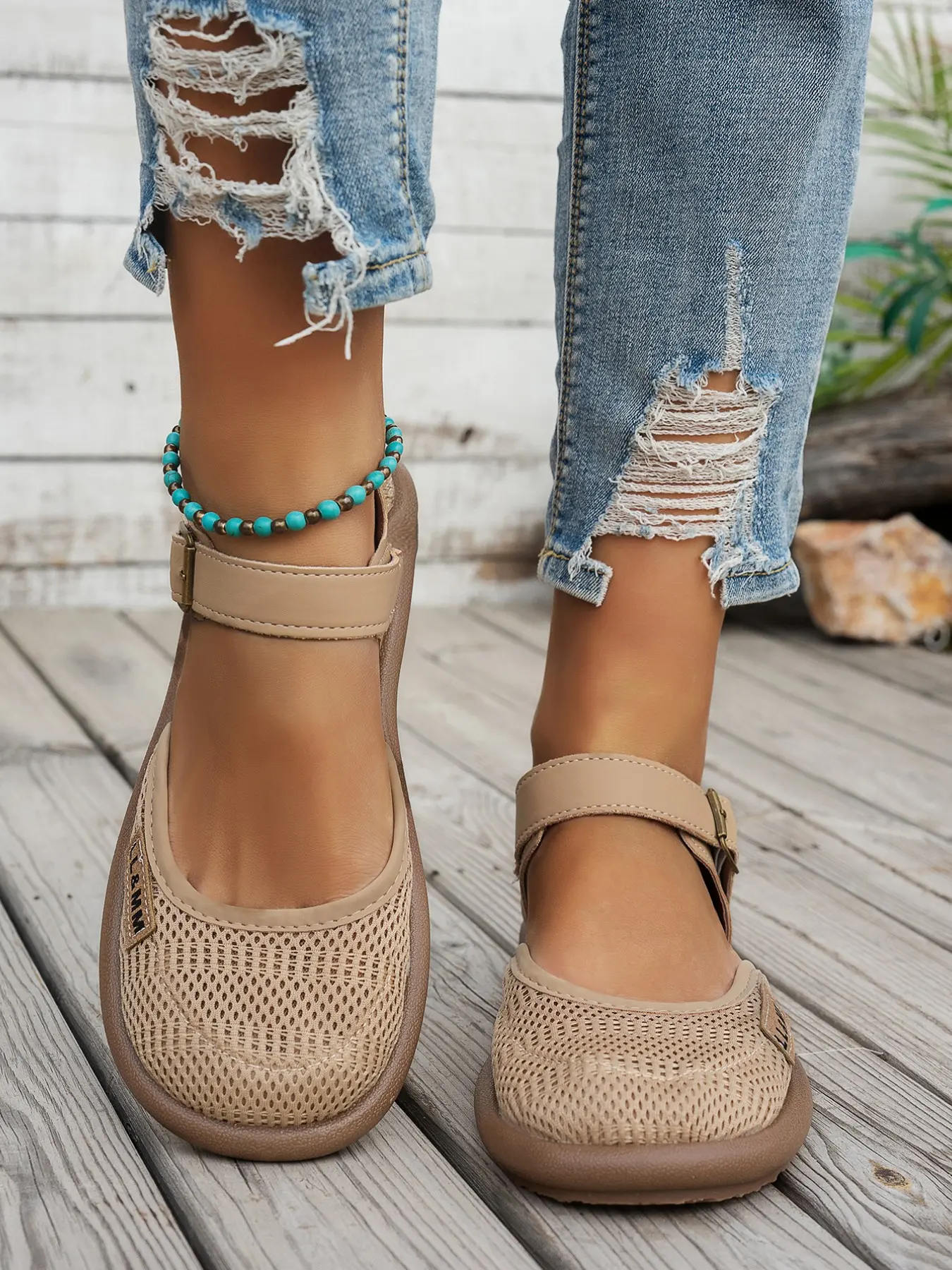 Women's Flat Sandals with Toe Cover Design, Perfect for Outdoor Vacation, Fashionable and Comfortable, Comfy Sandals, Ideal for Casual Wear, Casual Trendy Sandals, Rubber, Breathable Summer Footwear