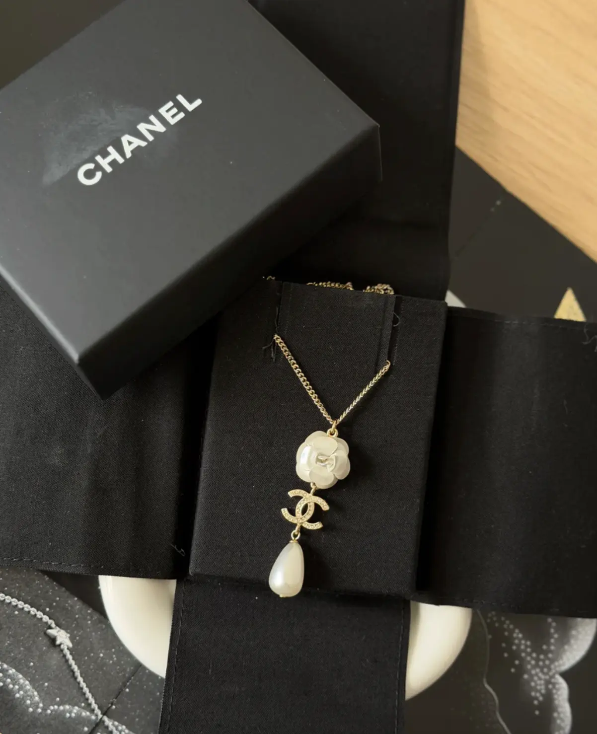 Pre-owned Chanel Crystal Pearl Camellia Necklace