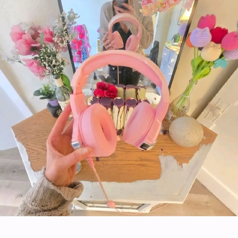 Cute On Ear Gamer Headphones in Pink with Soft Ear Pads and Comfortable Fit for Gaming and Music