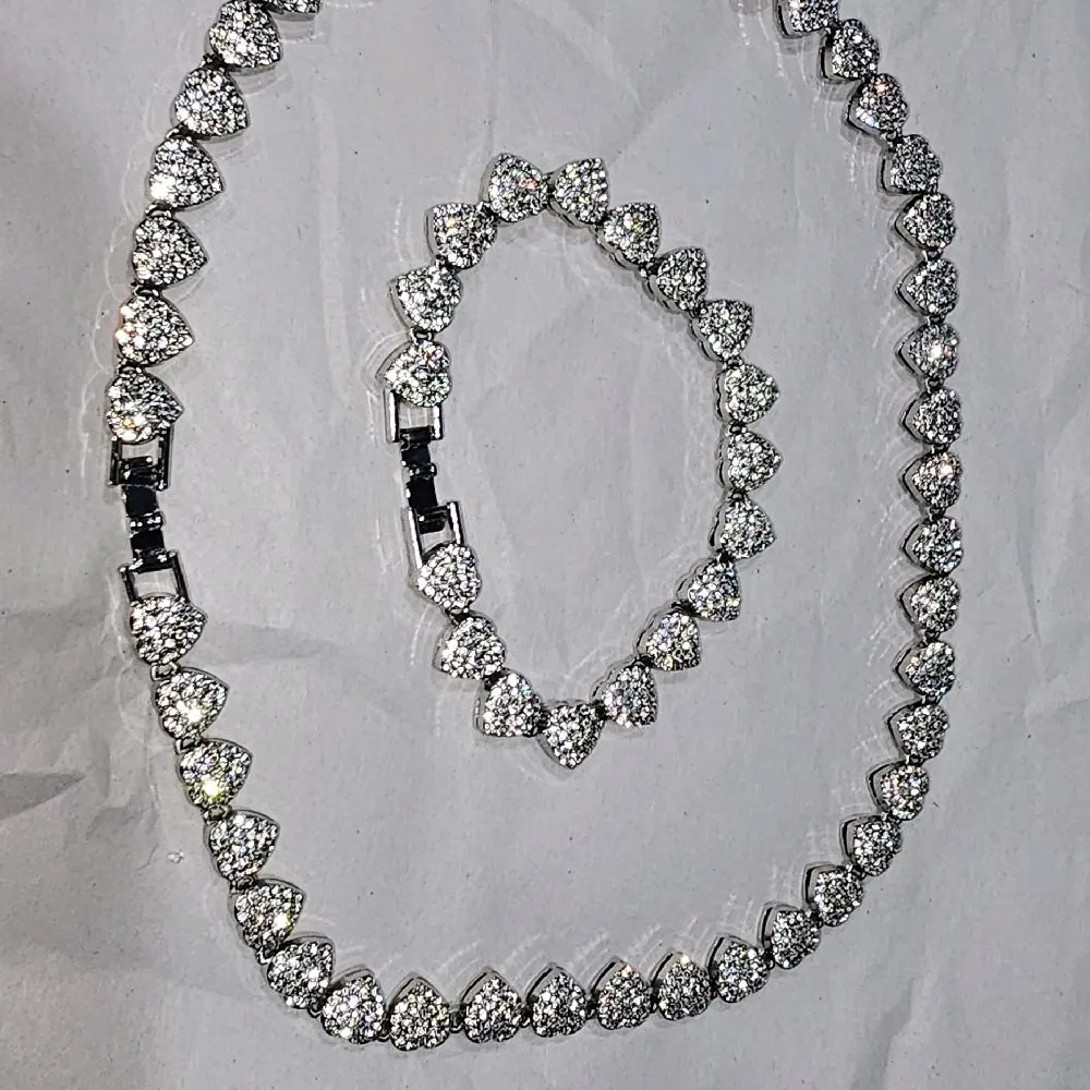 Heartshaped Designed Bracelet and Necklace - Elegant Jewelry Set with Heart Patterns