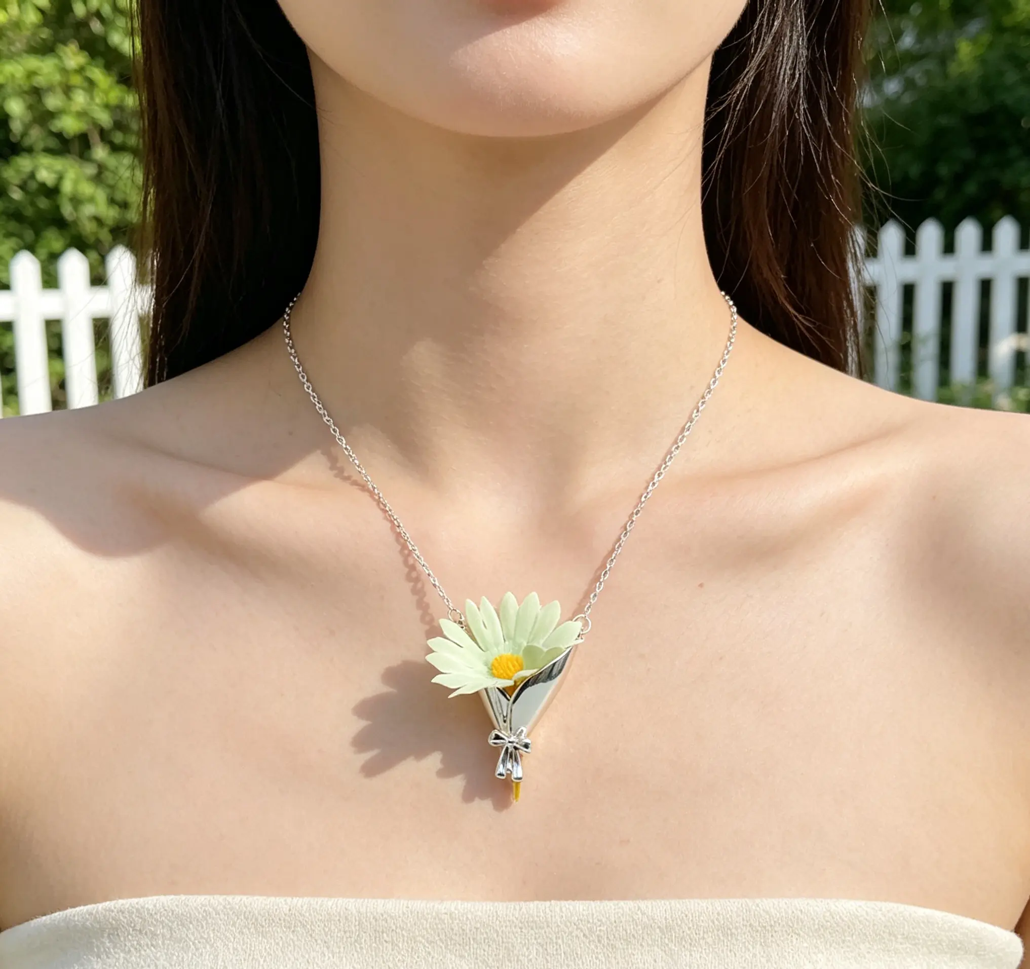 Wearable Hollow Bouquet Holder Silver Necklace, Blank DIY Fillable Vase Pendant, Trendy Novelty Jewelry Present for Mother’s Day Valentine’s Day（Flowers are not included.）
