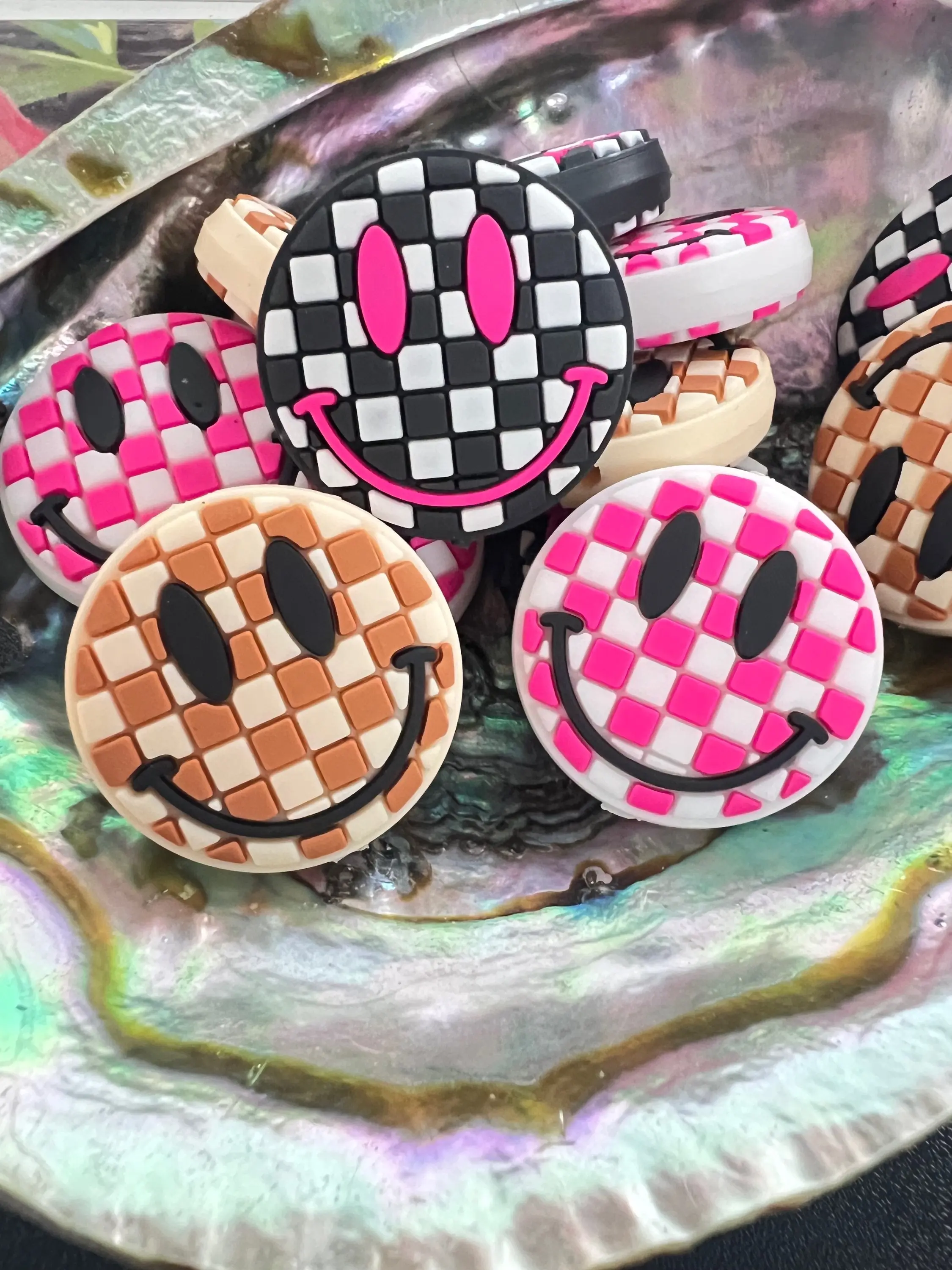 F/B8- (1)PC Choose Your Color-Round Shaped Checkered Smiley Face Focal Bead
