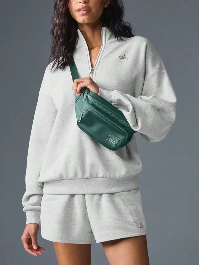 Alo Yoga Accolade 1/4 Zip Pullover Unisex Style. Designed For A Boxy Athletic Heather Grey