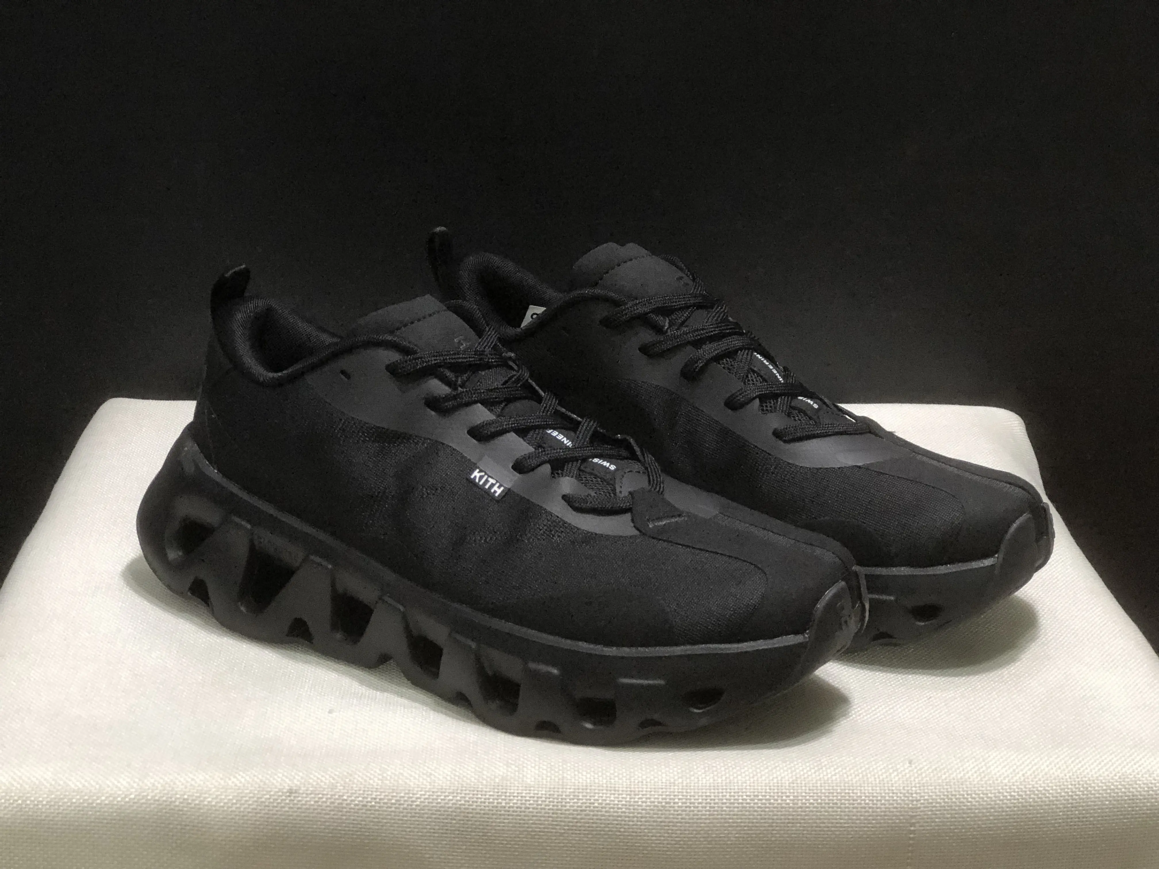 Minimalist full black unisex sport walking sneakers, porous sweat-wicking woven upper build, matte tonal rubber toe reinforcement, cozy daily picks for pavement treks post-work light jog neighborhood shopping trips