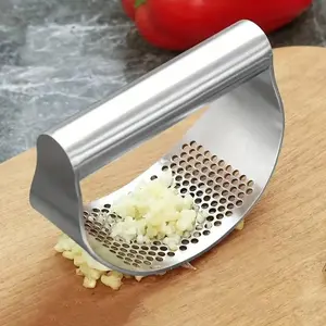 Stainless Steel Garlic Press, 1 Count Easy Cleaning Rocker Design Garlic Crusher, Kitchen Garlic Mincer & Chopper for Cooking Enthusiasts