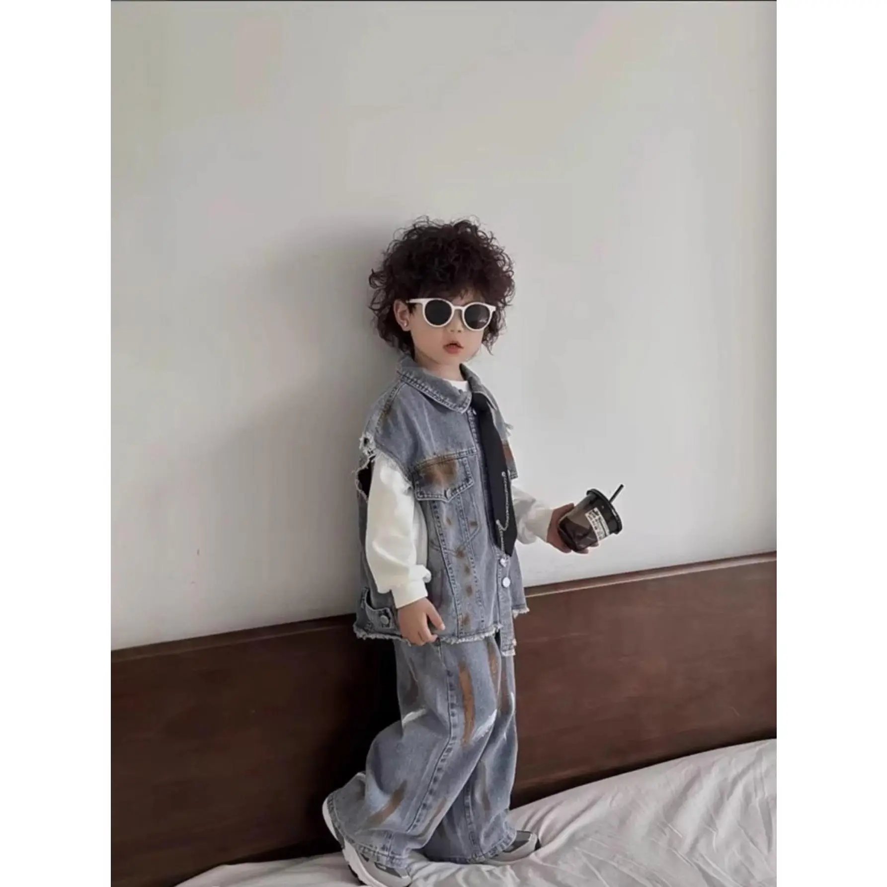Boys' 3-7Y 2pcs Cargo Cut Set - 100% Cotton Denim Vintage Graffiti Vest Jacket + Pants, Free Necktie, Spring & Autumn Korean Cool Daily Outing/Casual Play Children's Day Outfits, 3-7 Years