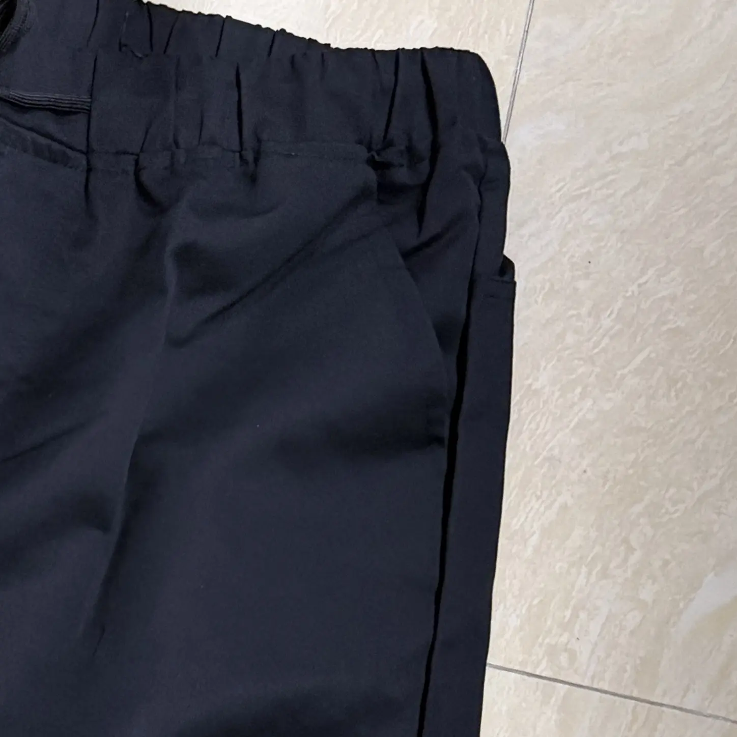 Men&rsquo;s 3-Pack Casual Jogger Pants &ndash; Khaki, Gray & Black &ndash; Elastic waistband with drawstring, ribbed cuffs, PU patch detail &ndash; Lightweight 100% polyester fabric &ndash; Perfect for streetwear, travel, everyday wear &ndash; Sizes S&ndash;XXL. We recommend choosing one size lar