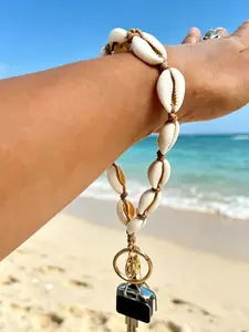 Bali Shell Keychain, Handwoven Unique Design, Compact Fashion Accessory, Perfect Gift for Women, Ideal for Daily Use, Car Bag Pendant