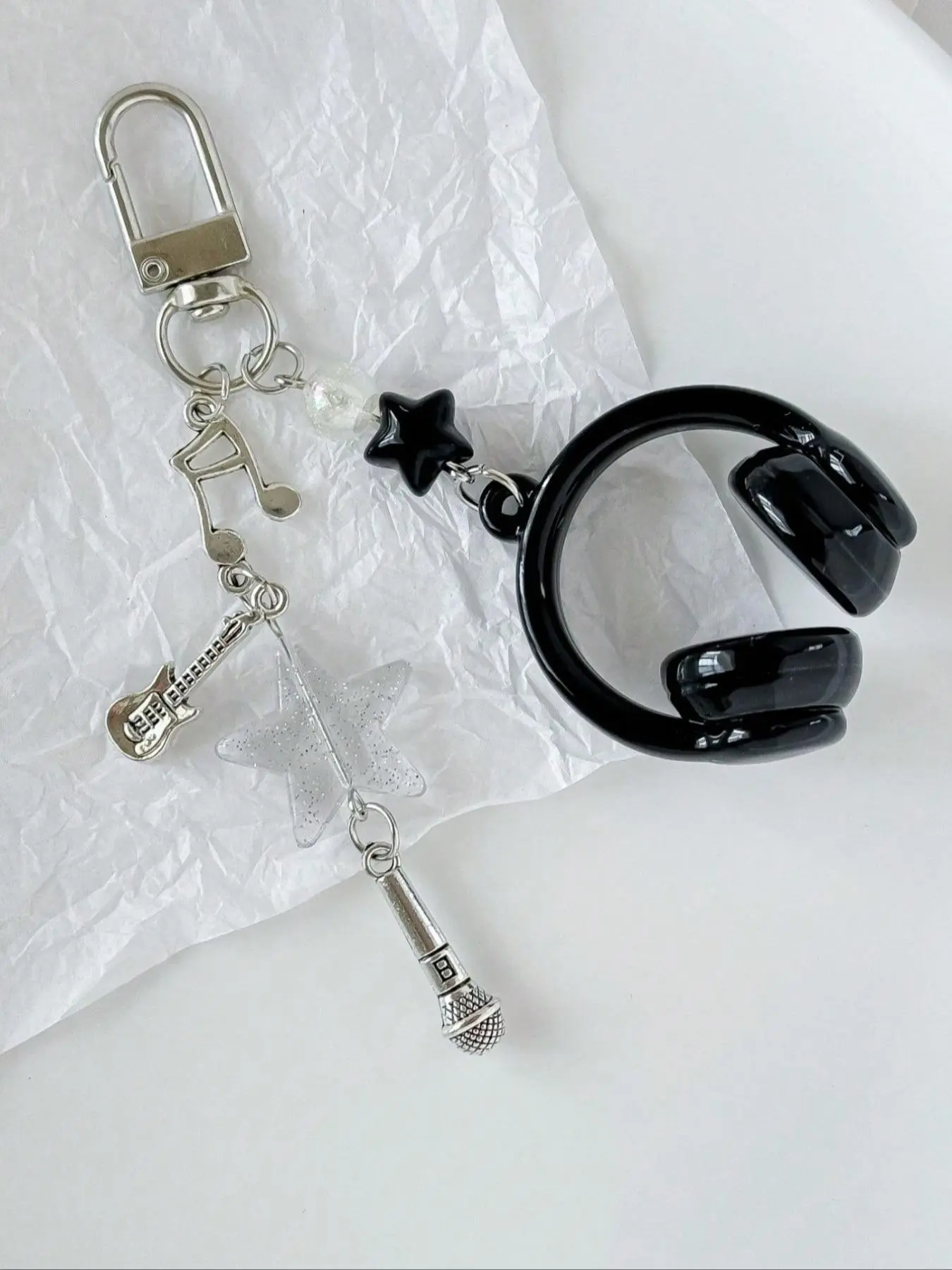 1pc Unisex INS Style Music Earphone Keychain, Cool Keychains, Mini Microphone Guitar Music Note Stylish Keyring, Unique Phone Chain Bag Car Key Holder, Music Festival Music Lover Gift Car Accessories Bag Charm Backpack For School gift