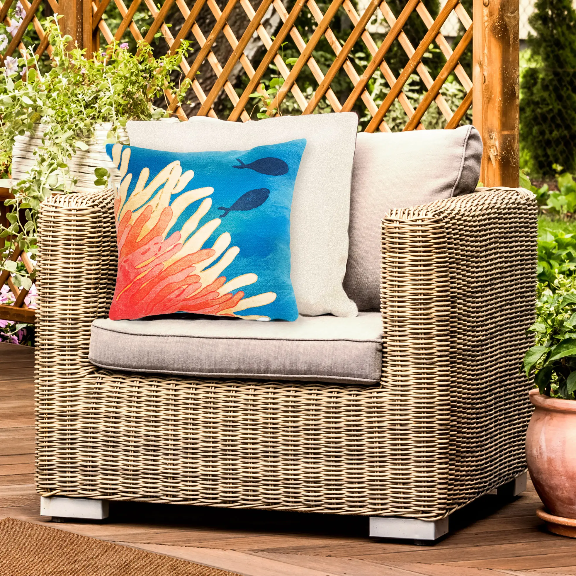 Lush Decor VISIONS III Handmade Craft Fiber Fill Indoor/Outdoor Cushion - Contemporary Coastal Ocean Accent, Unique Room Decor All-Purpose Casual Home Porch Cushion (Reef & Fish)