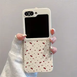 TPU Folding Full-Protection Phone Case with a Bright White Cherry Bow Design, Suitable for galaxy Z Flip 6, Z Flip 5, Z Flip 4, And Z Flip 3 5G. This Slim And Lightweight Case Offers Comprehensive Drop Protection And a Scratch-Resistant Hybrid Hard Shell.