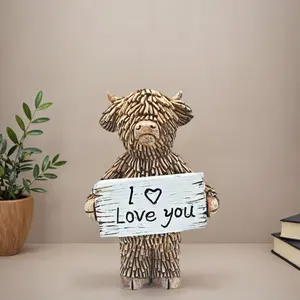 Funny Highland Cow Statue Holding “I Love You” Sign, Valentine’s Day Gift, Creative Home Décor Cow Ornament, Resin Animal Sculptures for Indoor and Outdoor Decoration, Animal Decorations, Decorative Home Ornament