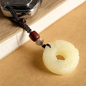 Chinese‑Style Handmade Double‑Sided Feng Shui Motif Keychain, Round Wealth‑Attracting Lucky Amulet, Auspicious Charm for Car Keys & Daily Gifting