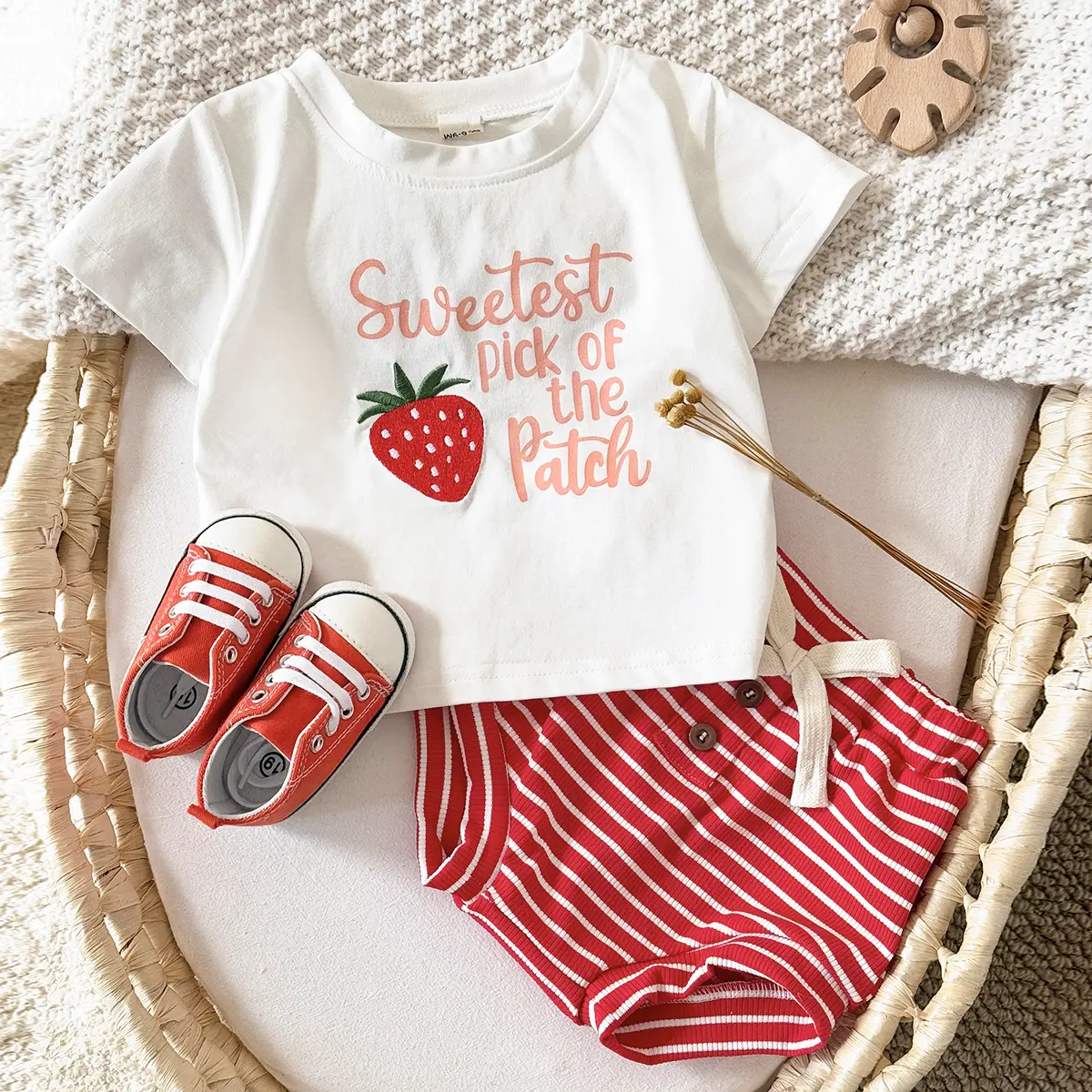 Unisex Baby 2-Piece Clothing Gift Sets - Breathable Crew Neck Strawberry Print Top, Colorblock Striped Shorts Set, Baby Clothing, Two-Pieces